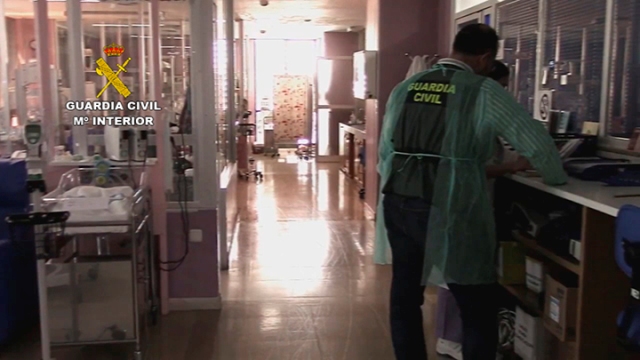 La Guardia Civil ha desmantelado en la operación VÁSTAGO un entramado delictivo en Melilla que se dedicaba a alterar la paternidad biológica de recién nacidos.