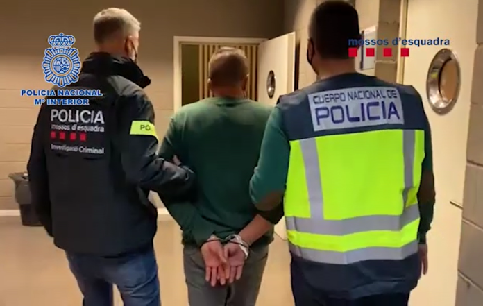 En una operación conjunta, la Policía Nacional y los Mossos d’Esquadra, han detenido en Barcelona uno de los fugitivos más buscados en España.