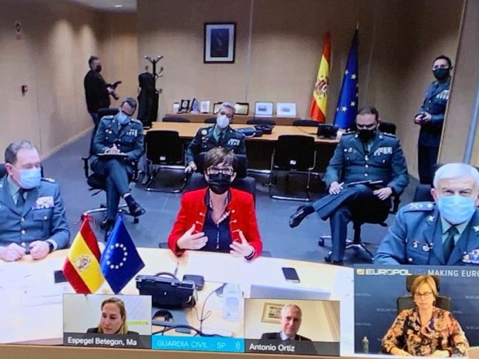 Gámez ha remarcado la labor de los 28 guardias civiles que trabajan en Europol en las unidades contra el terrorismo, el cibercrimen, el blanqueo de capitales o los delitos mediambientales