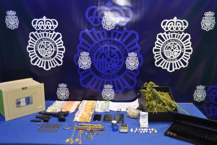 La Policía Nacional cuenta con la línea telefónica 900105090 y un correo electrónico trata@policia.es para facilitar la colaboración ciudadana y la denuncia, anónima y confidencial