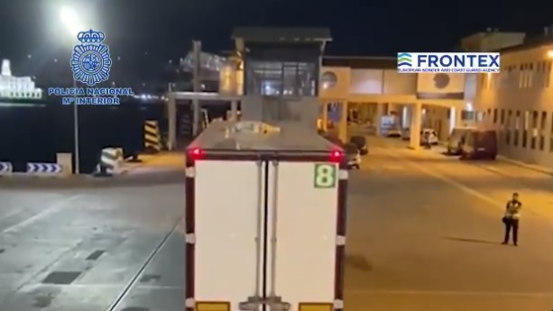 Cinco migrantes rescatados en el Puerto de Ceuta