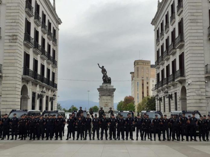 La Policía Nacional encargada de mantener la seguridad en la 77 edición de 