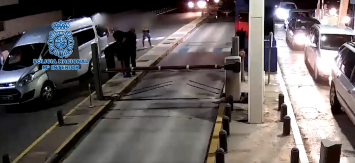 Dos detenidos en el peaje de la AP-7 acusados de tráfico de drogas