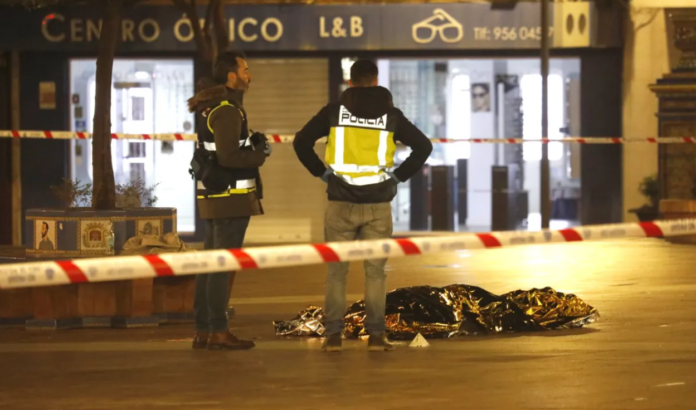 Detenido un hombre por atacar a cuatro personas causando la muerte de una de ellas