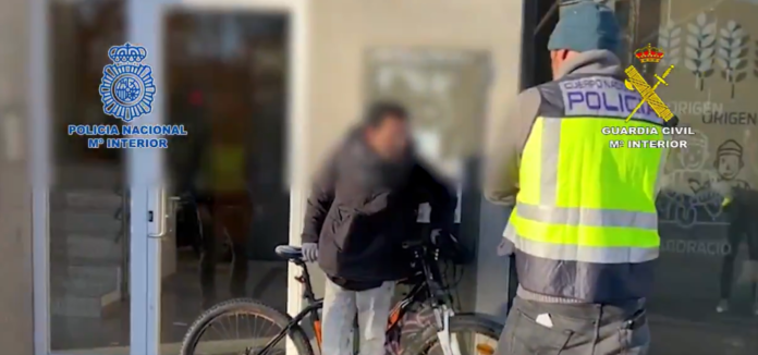 Detenido un presunto yihadista en Girona con la participación del FBI