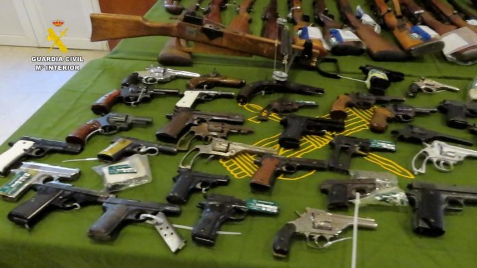 Detenidas tres personas acusadas de fabricación ilegal de armas de fuego