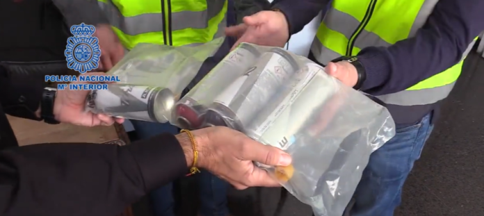 Detenidas 14 personas por ser presuntamente los autores de 98 grafitis en trenes