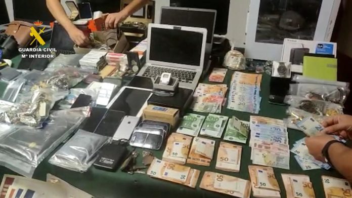 Detenidas ocho personas acusados de apropiación de herencias de ancianos fallecidos