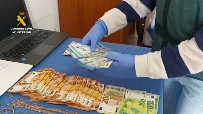 Detenidas 25 personas acusadas de estafar a empresas a nivel mundial