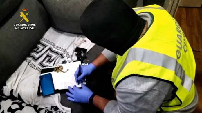 Detenidas cuatro personas acusadas de robar 30 mil euros y joyas con violencia a personas octogenarias