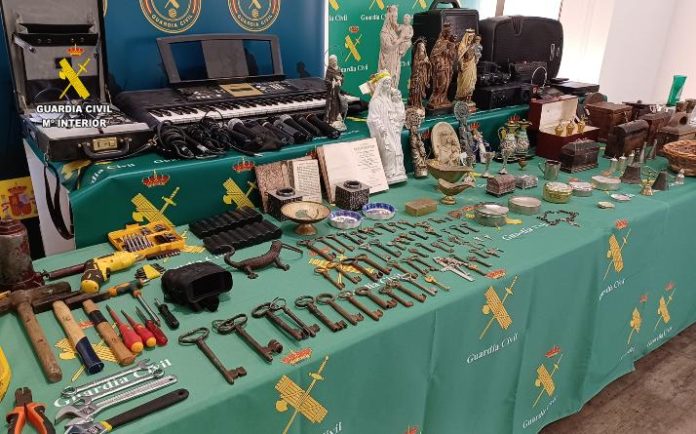Detenida una pareja acusada de 93 robos en iglesias de Cantabria, Asturias y Palencia