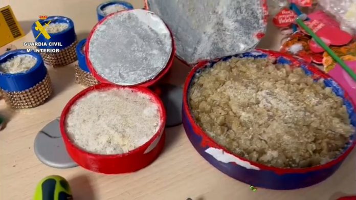Detenidas nueve personas por traficar con cocaína rosa escondida en impresiones 3D