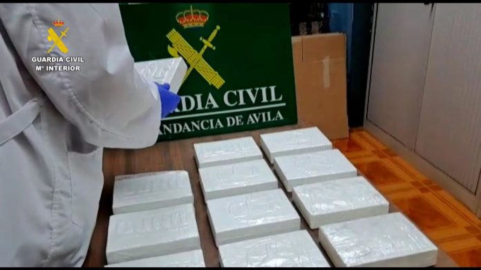 Detenidas dos personas que transportaban 12 kilos de cocaína escondidas en un vehículo