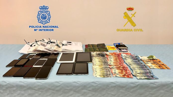Detenidas tres personas acusadas de proporcionar documentación falsa a migrantes irregulares