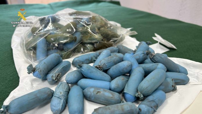 Detenidas dos personas por tráfico de drogas a través de 
