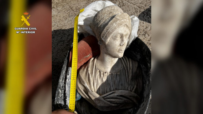 Detenidas dos personas por delitos contra el Patrimonio Histórico, contrabando y receptación en Sevilla