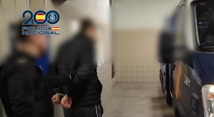 Detenido un fugitivo que obligó a dos chicas menores de edad a mantener relaciones sexuales entre ellas