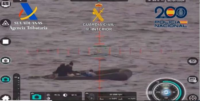 Lancha semirrígida interceptada en aguas Canarias