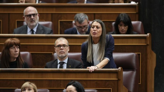 Míriam Nogueras, de Junts, durante el pleno en el Congreso sobre la Ley de Amnistía