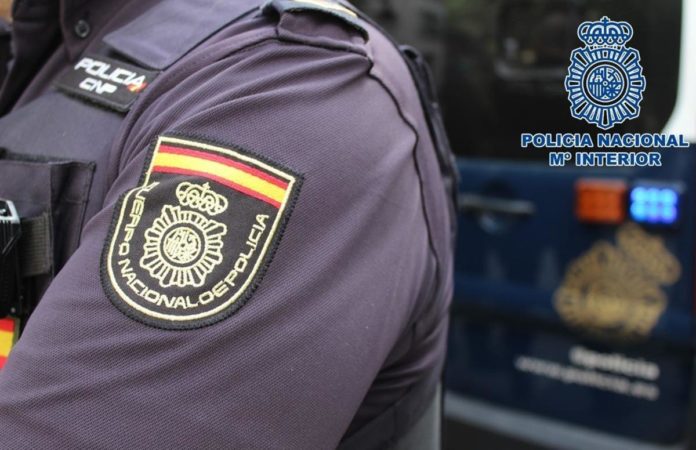 Primer plano del logo de la Policía Nacional