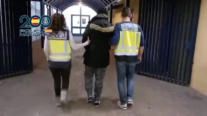 Detención de uno de los miembros de la red que introducía a migrantes como menores por Barajas