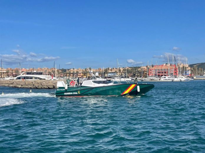Patrullera Río Fulmen en aguas del Estrecho