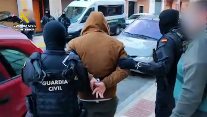 Cinco detenidos por introducir en Algeciras 150 kilos de cocaína oculta en dobles fondos de muebles desde Sudamérica