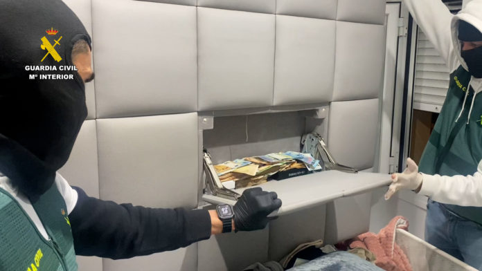 Detenidas en Málaga y Valencia cuatro personas por vender armas a organizaciones criminales