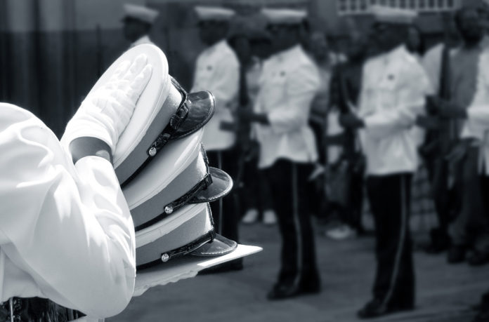 Gorras de oficiales caídos en actos de servicio