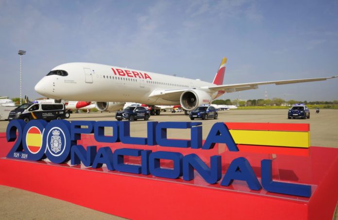 Iberia bautiza su último A350 Next con el nombre de “Bicentenario Policía Nacional”