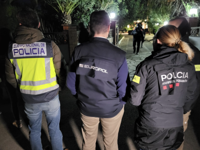 Operación conjunta Policía Nacional, Mossos y Europol