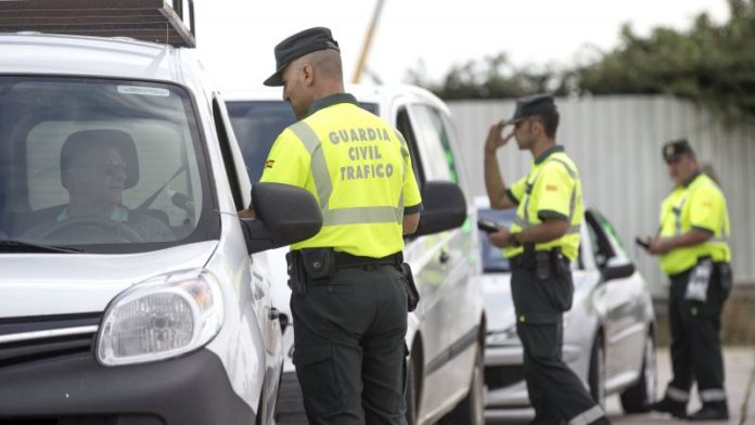 Control de tráfico de la Guardia Civil / EFE