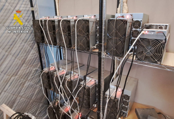 Detenidas tres personas por defraudación de fluido eléctrico en naves industriales