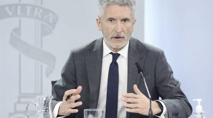 Grande-Marlaska afirma que la Policía busca al líder de la Mocro Maffia con todos los medios