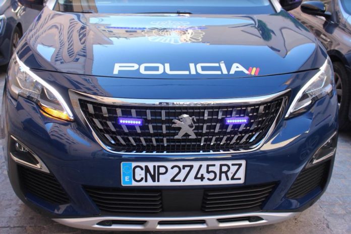La Policía Nacional detiene a un hombre con un fusil de asalto y armamento de guerra