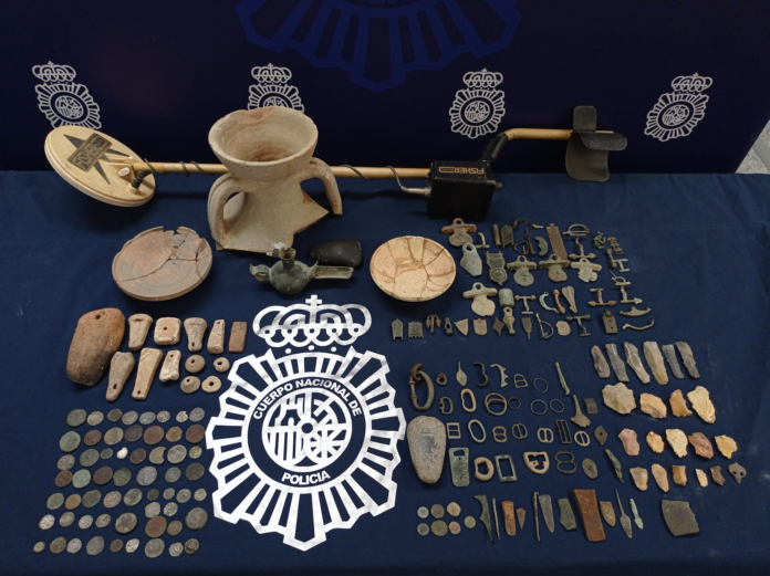 La Policía Nacional recupera en Sevilla 191 piezas arqueológicas expoliadas