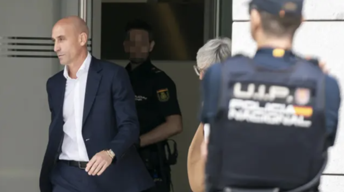 Luis Rubiales saliendo de la Audiencia Nacional por el beso no consentido a Jenni Hermoso / EP