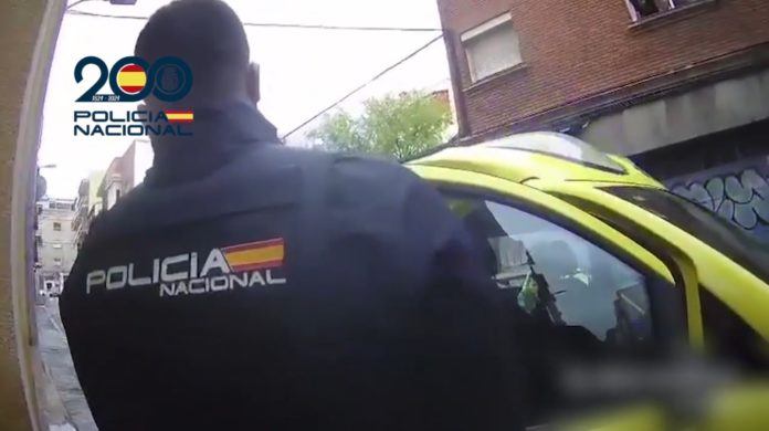 Policías nacionales salvan la vida de un niño de dos años que se estaba ahogando