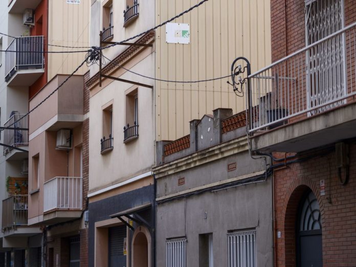 Un hombre asesina a su mujer y sus dos hijos en El Prat de Llobregat y luego se suicida / EFE