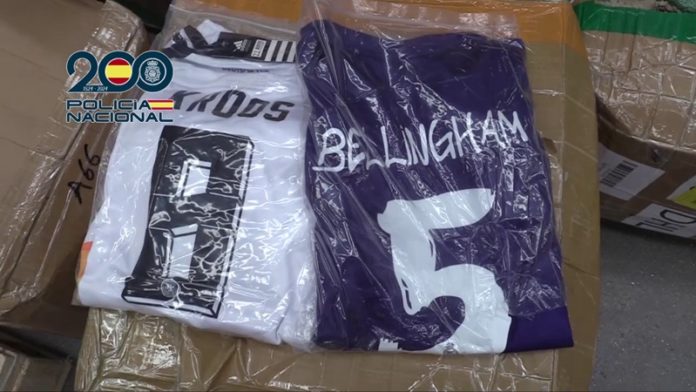 Camisetas falsificadas incautadas por la Policía