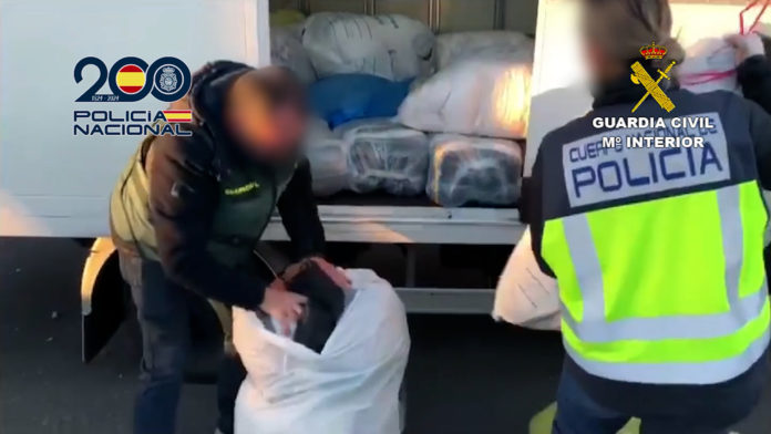 Desarticulado un grupo criminal que introducía cocaína por Barajas