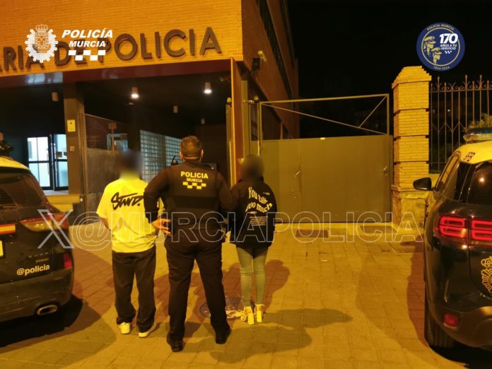La Policía de Murcia detiene a los padres de un menor abandonado en la calle